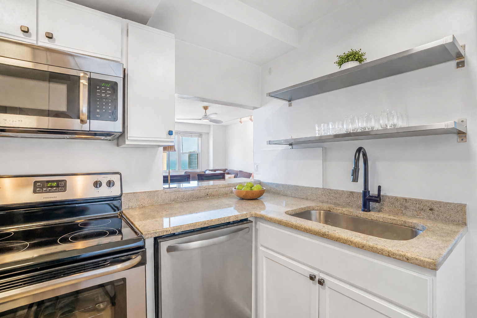 2909 North Sheridan Road, Unit 1702 Chicago, IL 60657 - Photo 8 of 16 Gallery Image 8
