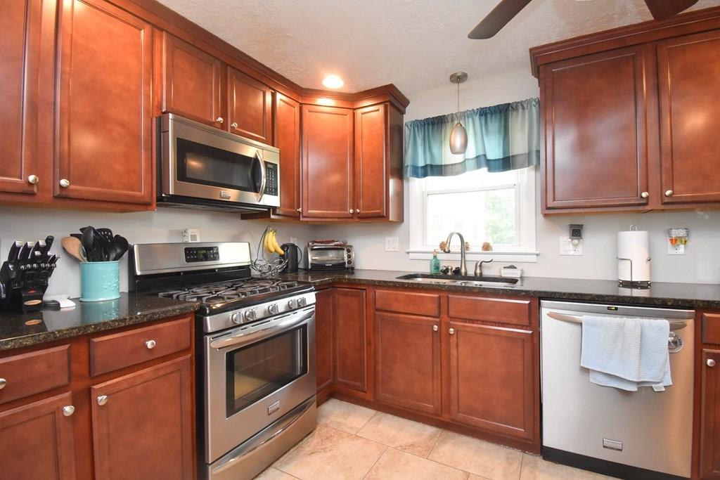 32 Garcia Street Springfield, MA 01129 - Photo 3 of 34 Gallery Image 3