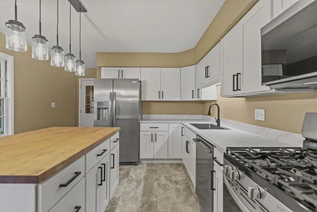 $234,000 | 514 Garden Drive, Belvidere, IL 61008