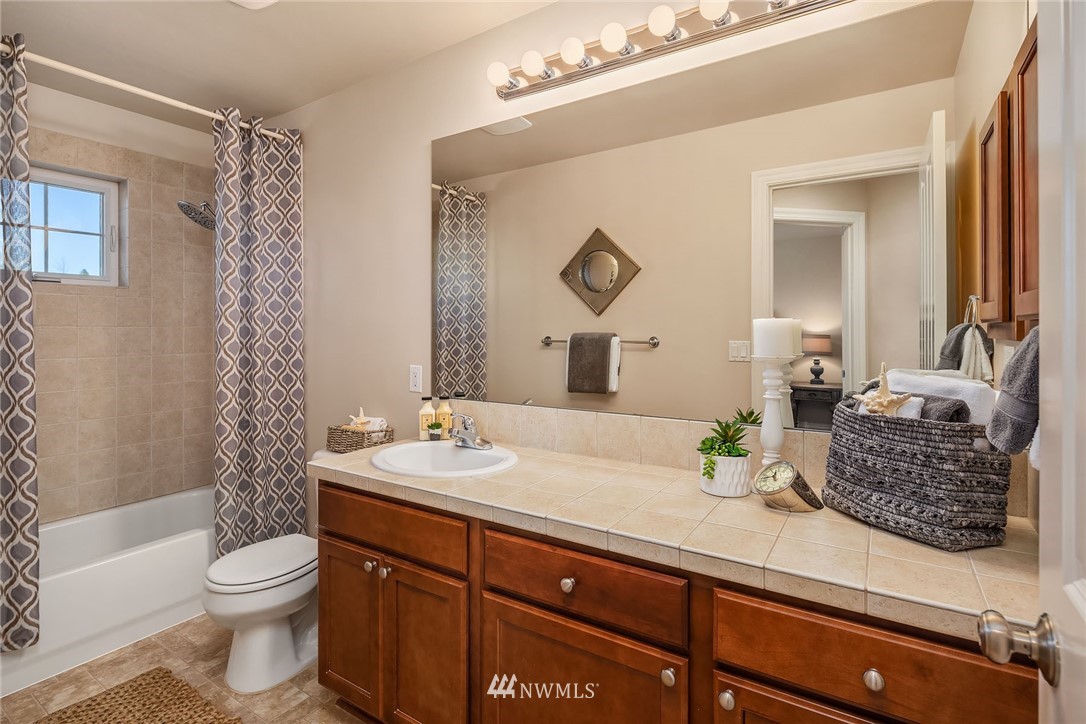 4852 Northeast 1st Court Renton, WA 98059 - Photo 12 of 18 Gallery Image 12