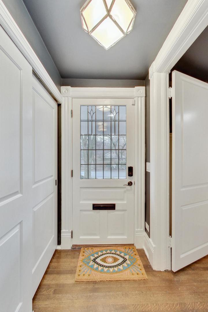 709 Foster Street Evanston, IL 60201 - Photo 2 of 24