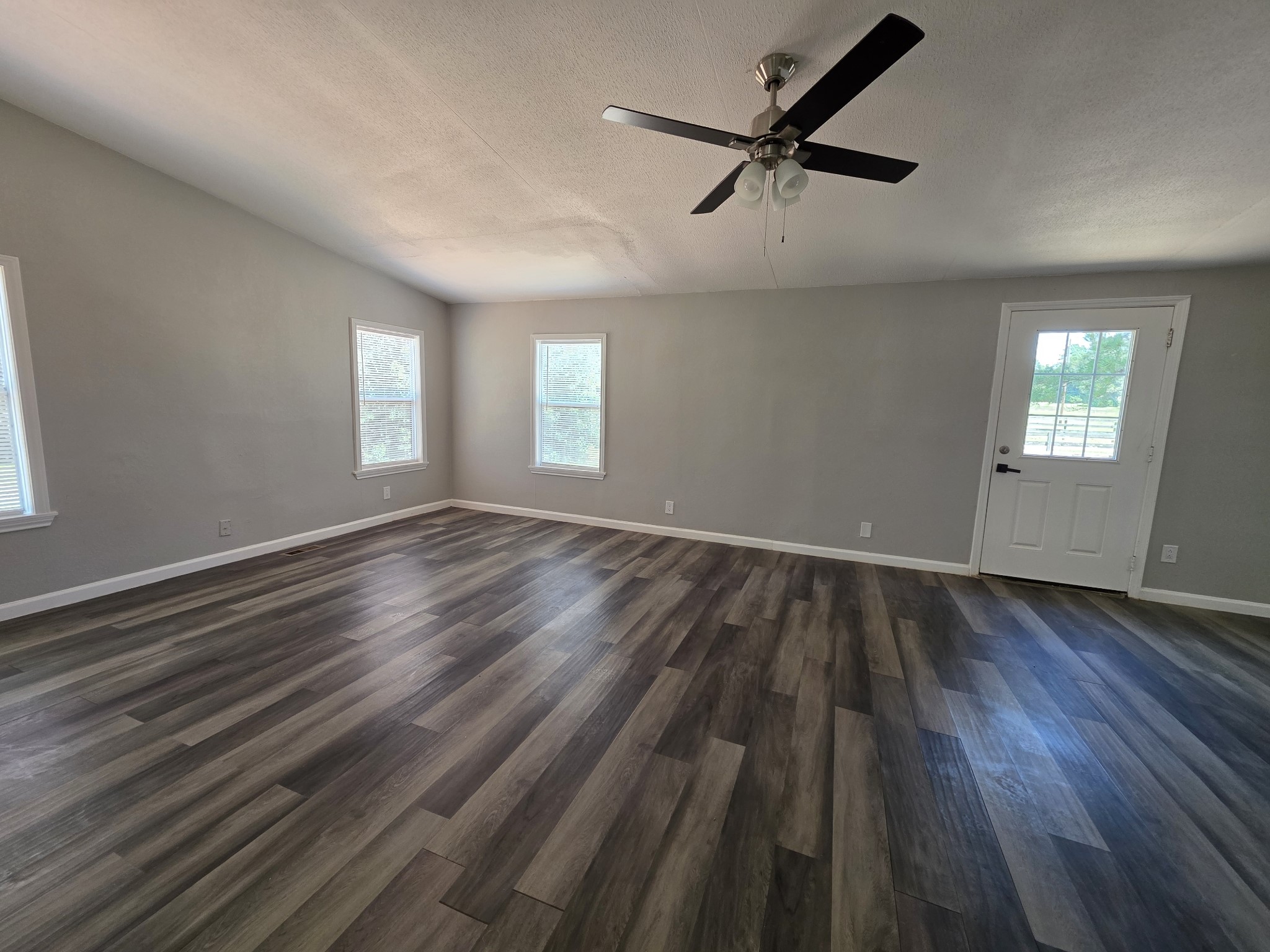 12121 Old County Road Willis, TX 77378 - Photo 10 of 16 Family room