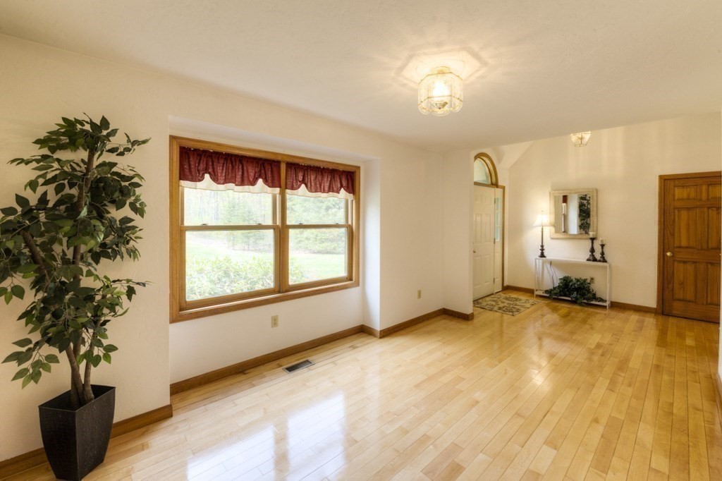 272 Paxton Road Holden, MA 01520 - Photo 11 of 42 Gallery Image 11