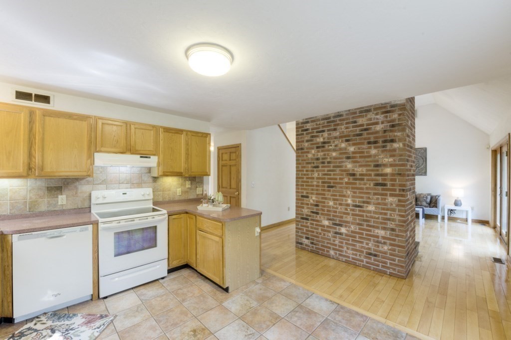 272 Paxton Road Holden, MA 01520 - Photo 8 of 42 Gallery Image 8