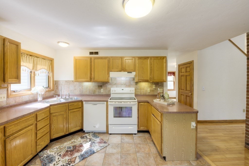 272 Paxton Road Holden, MA 01520 - Photo 10 of 42 Gallery Image 10