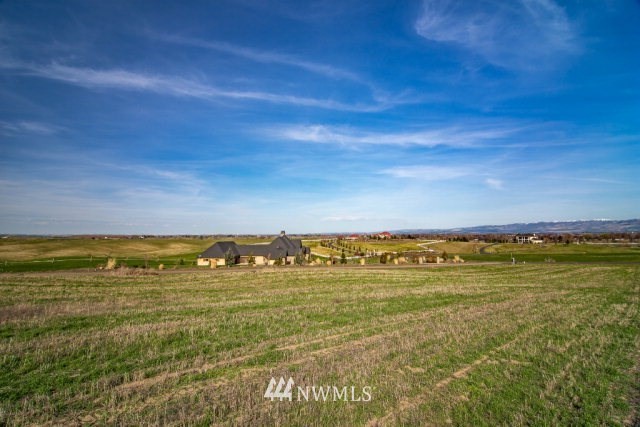 63 Red Hawk Road Walla Walla, WA 99362 - Photo 8 of 9 a view of an ocean