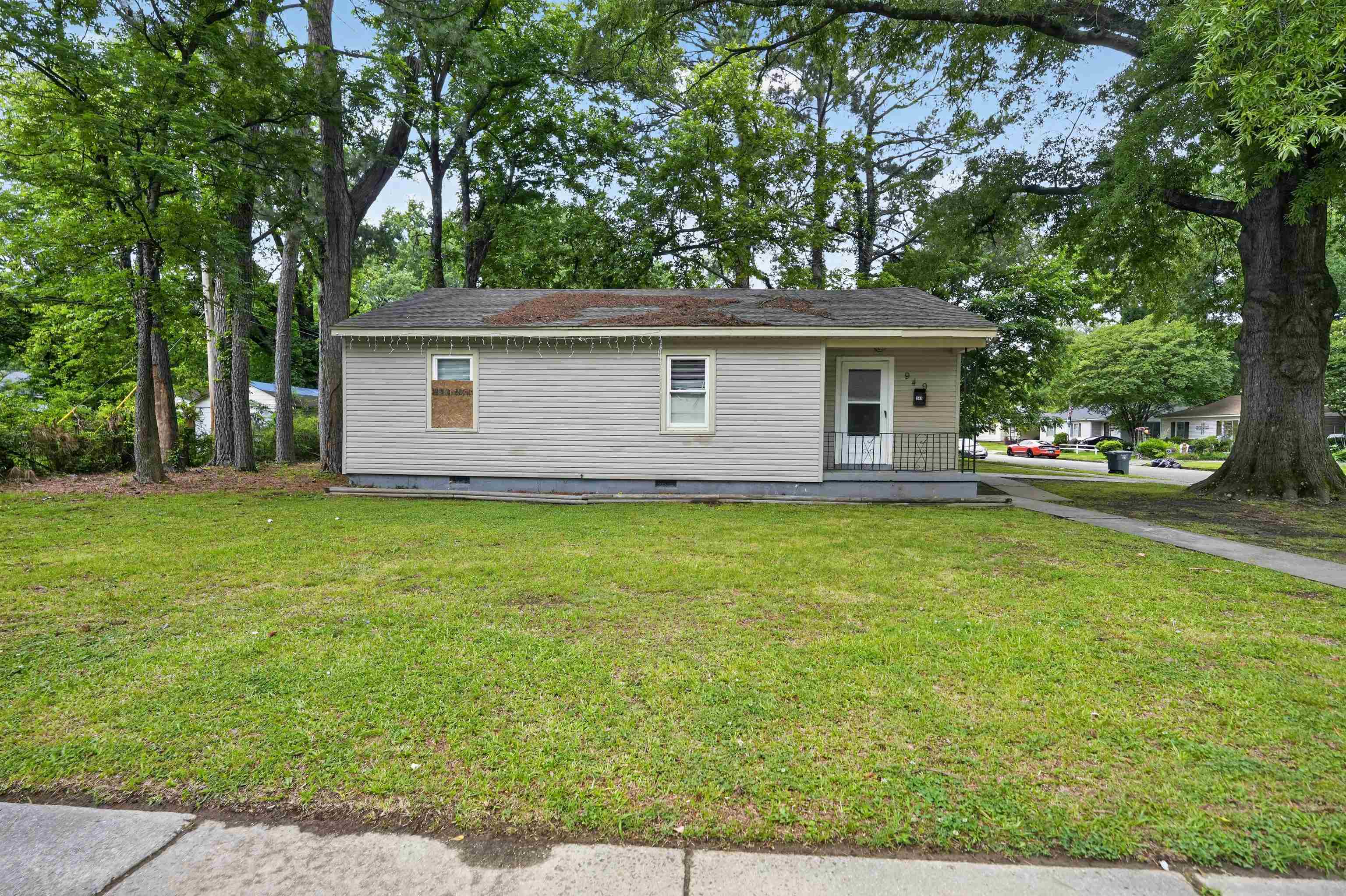 949 Sumter Street Memphis, TN 38122 - Photo 10 of 33 Single-story dwelling with light-colored siding, a covered front entry, and a paved walkway