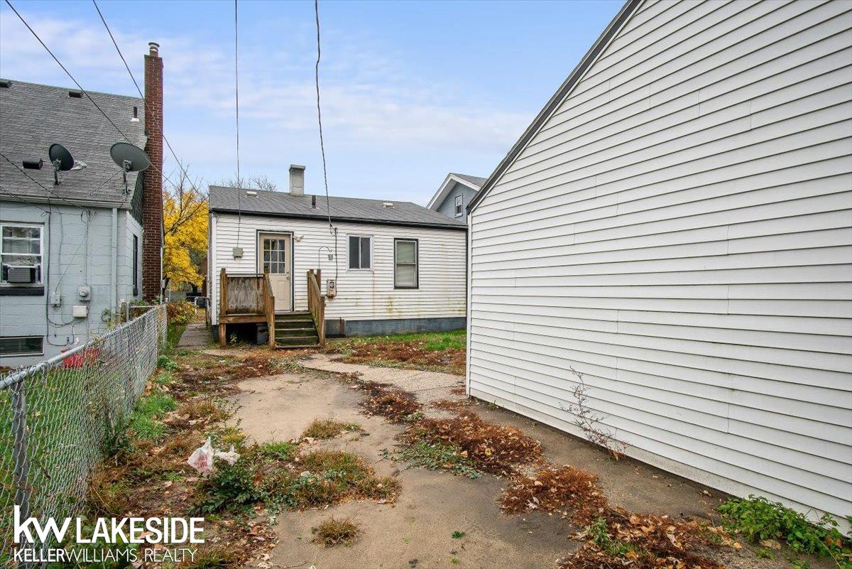 8111 Rivard Avenue Warren, MI 48089 - Photo 20 of 25 50170713-7AAA48C9-1F2C-47E9-BF82-C51D129EB2AD.JPG