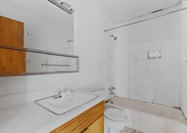 $384,800 | 18235 Exchange Avenue, Lansing, IL 60438