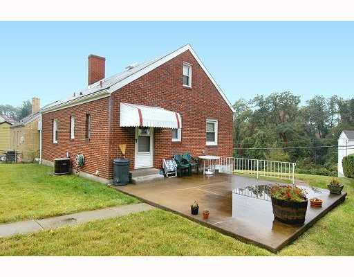 196 Seavey Road Pittsburgh, PA 15223 - Photo 14 of 15 Patio/Deck.