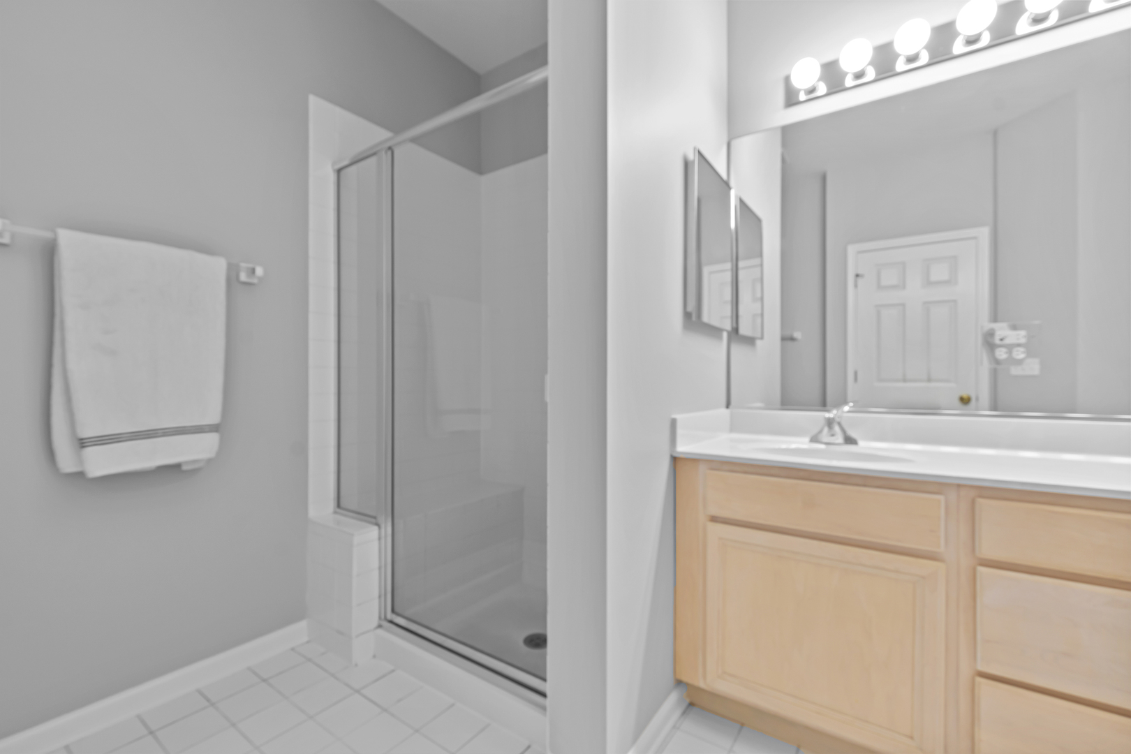 4319 Exeter Lane Northbrook, IL 60062 - Photo 12 of 24 a bathroom with a sink and a mirror