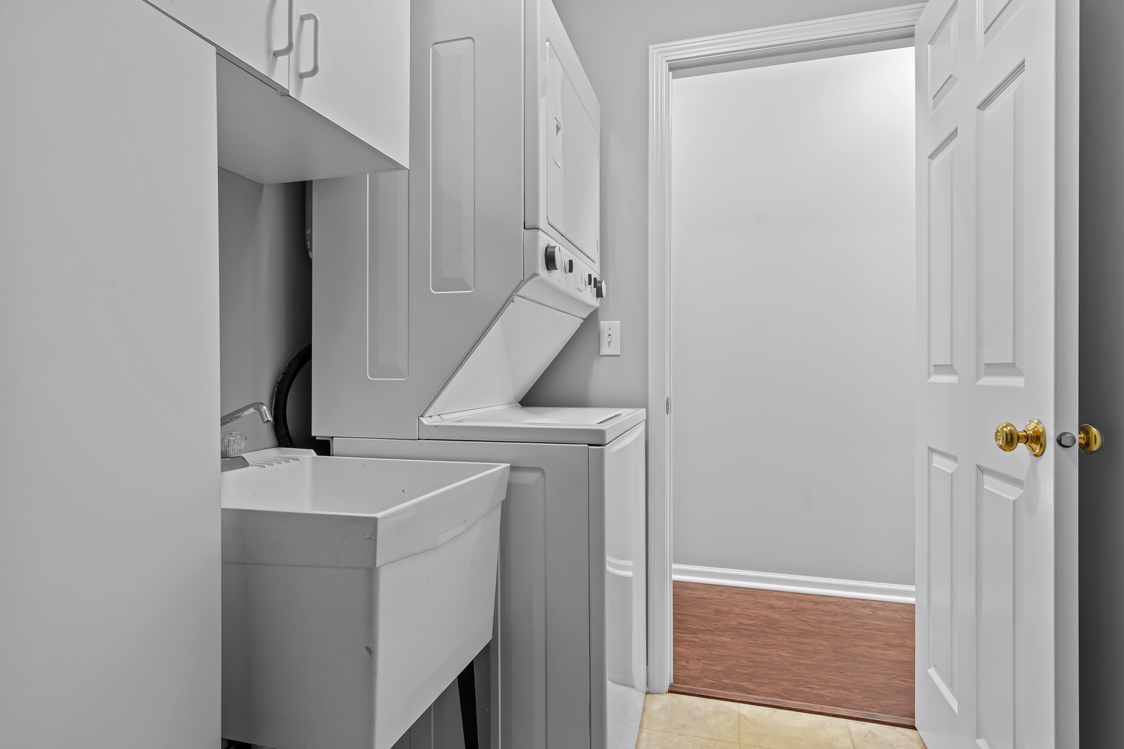 4319 Exeter Lane Northbrook, IL 60062 - Photo 14 of 24 a view of an entryway with seating