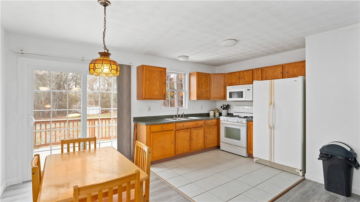 119 Woody Hill Road Westerly, RI 02808 - Photo 8 of 34