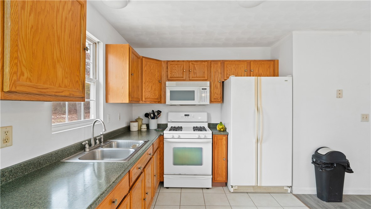 119 Woody Hill Road Westerly, RI 02808 - Photo 9 of 34