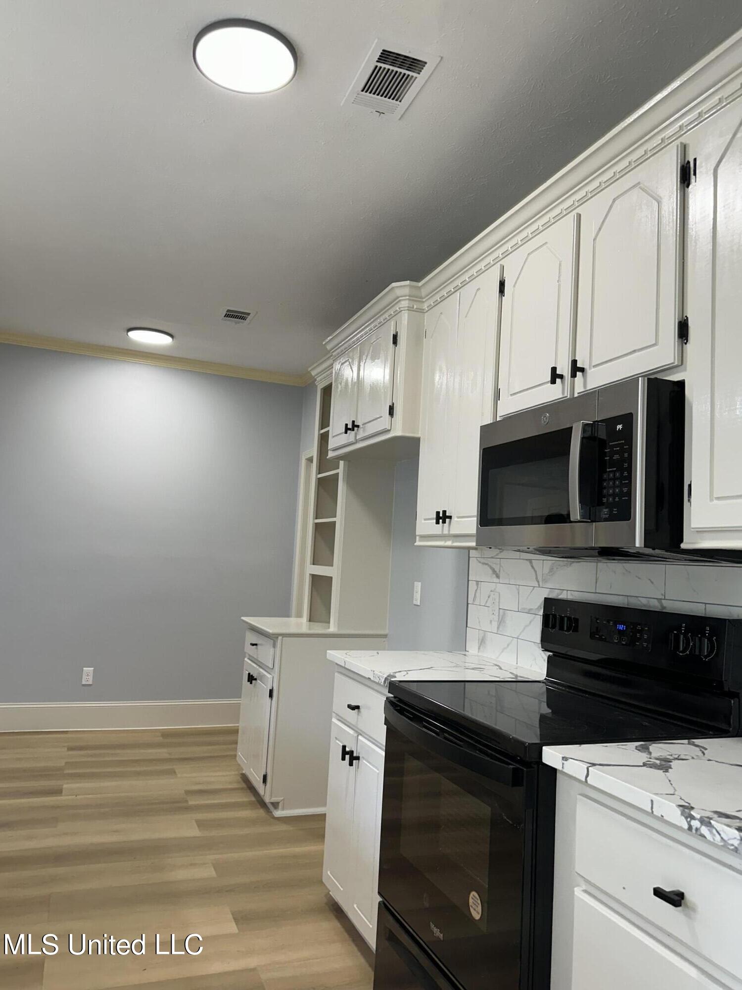 124 Holmar Drive Brandon, MS 39047 - Photo 3 of 10 124 Kitchen -01