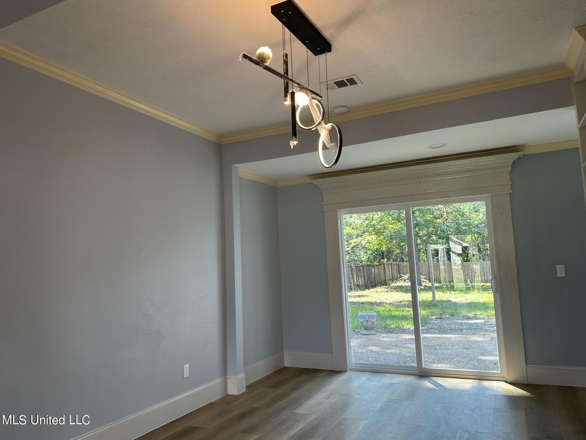 124 Holmar Drive Brandon, MS 39047 - Photo 4 of 10 124 Dinning Room-01