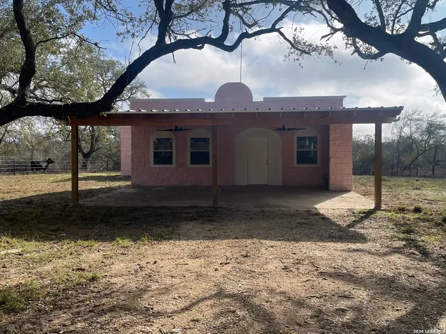 $1,500 | 345 Sir David Lane, Poteet, TX 78065