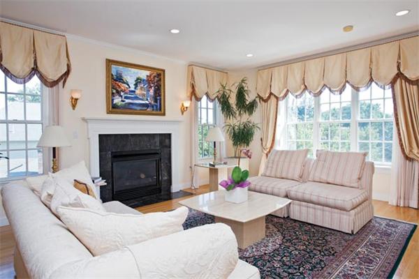 346 Hartman Road Newton, MA 02459 - Photo 3 of 19