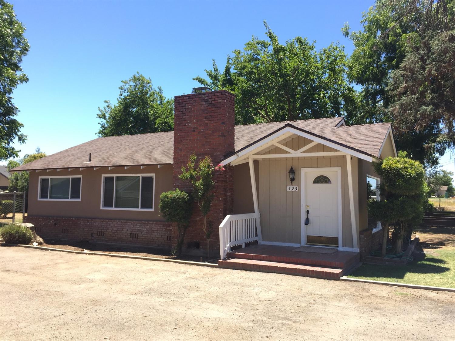 593 Manning Avenue Reedley, CA 93654 - Photo 1 of 18