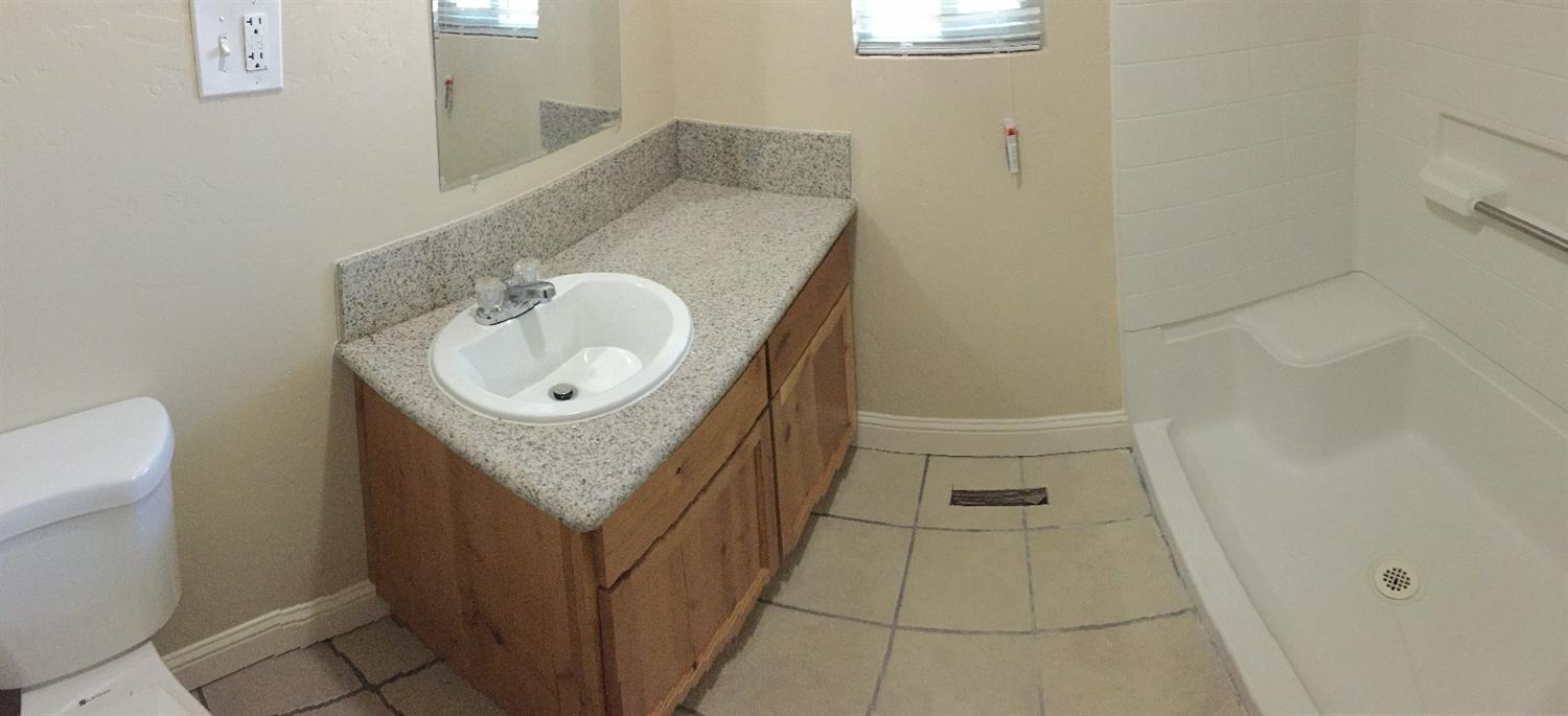 593 Manning Avenue Reedley, CA 93654 - Photo 12 of 18