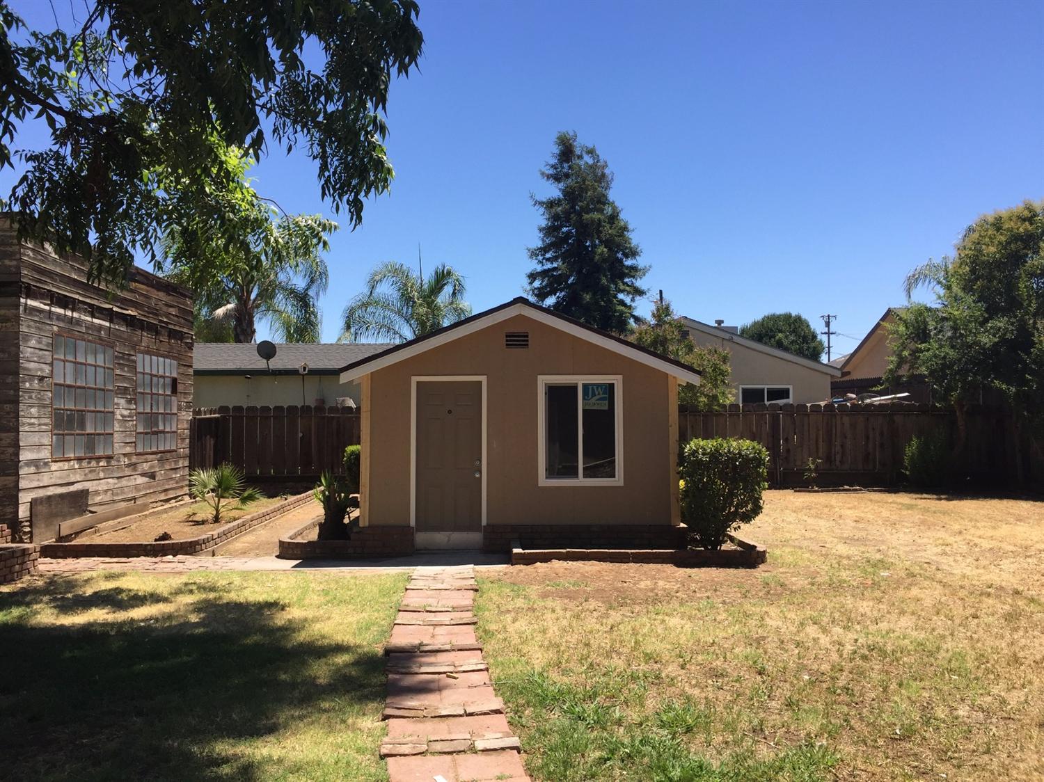 593 Manning Avenue Reedley, CA 93654 - Photo 16 of 18