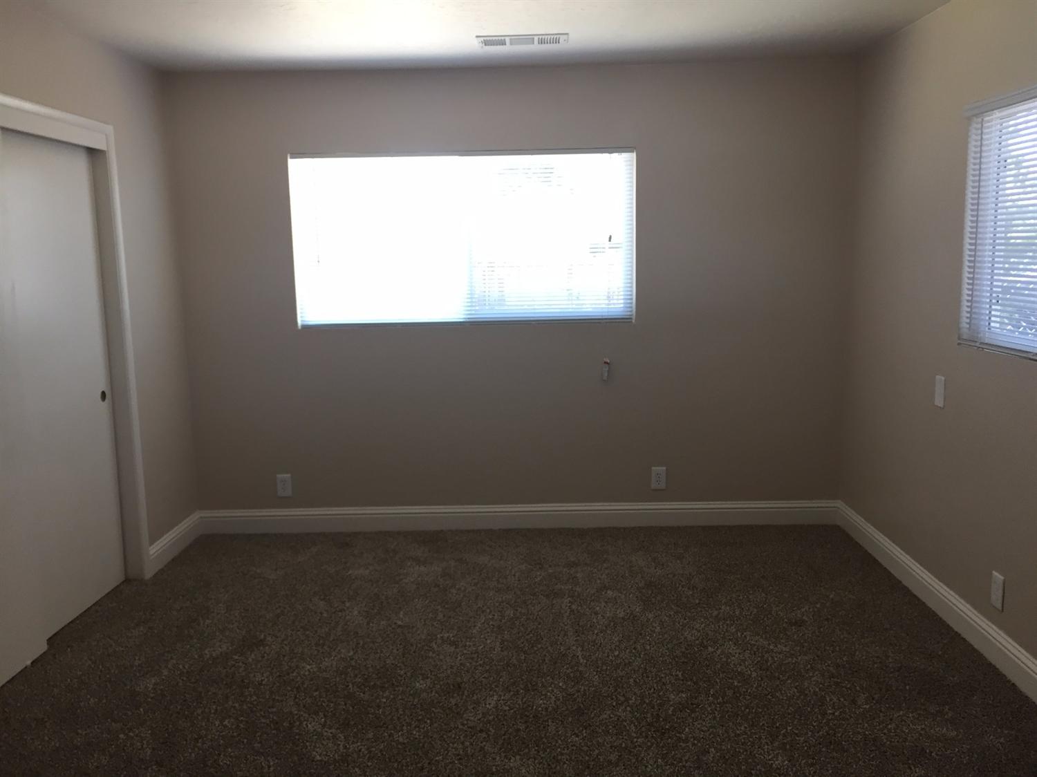 593 Manning Avenue Reedley, CA 93654 - Photo 10 of 18