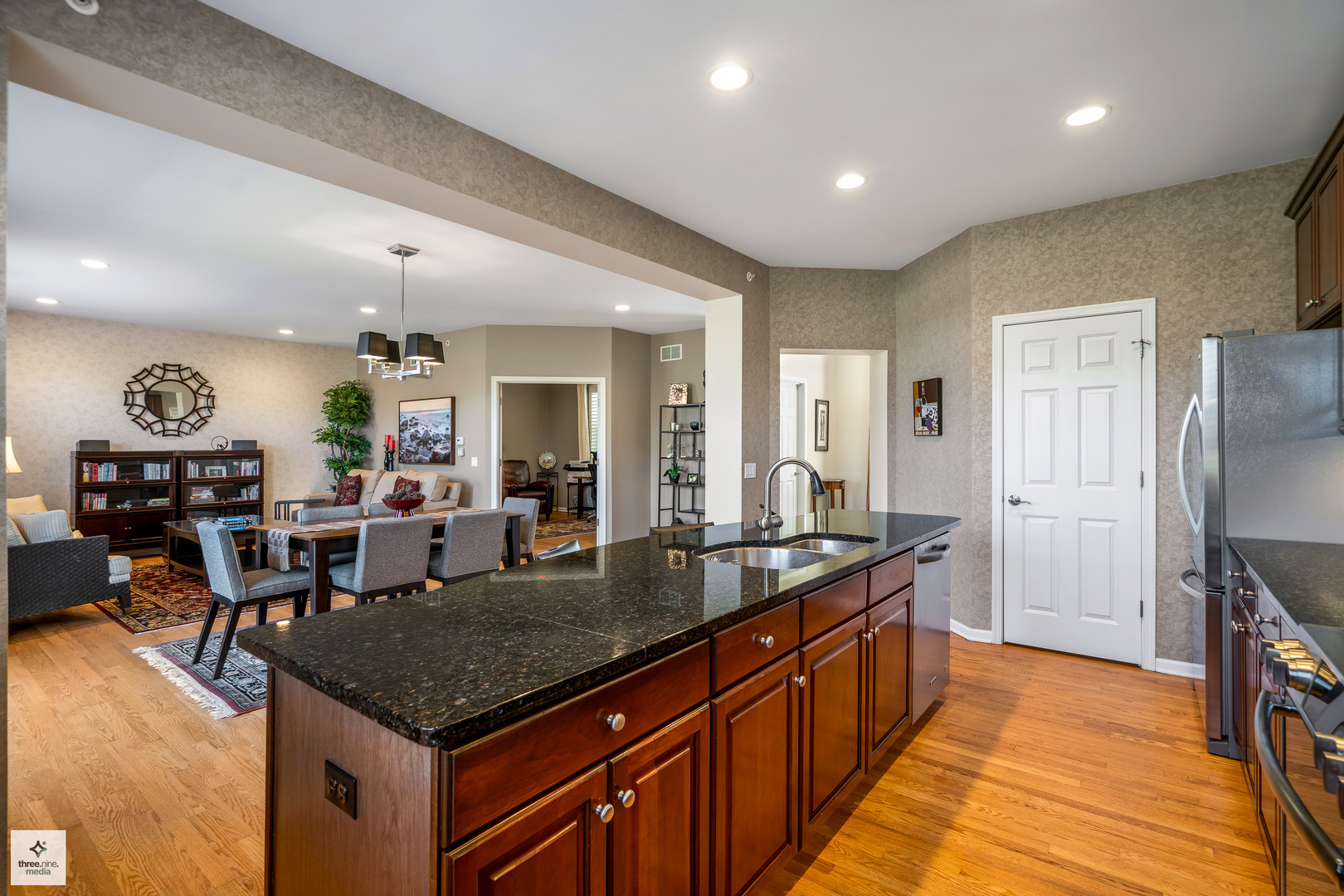 705 Lyster Road Highwood, IL 60040 - Photo 4 of 24 a kitchen with granite countertop a table and chairs in it