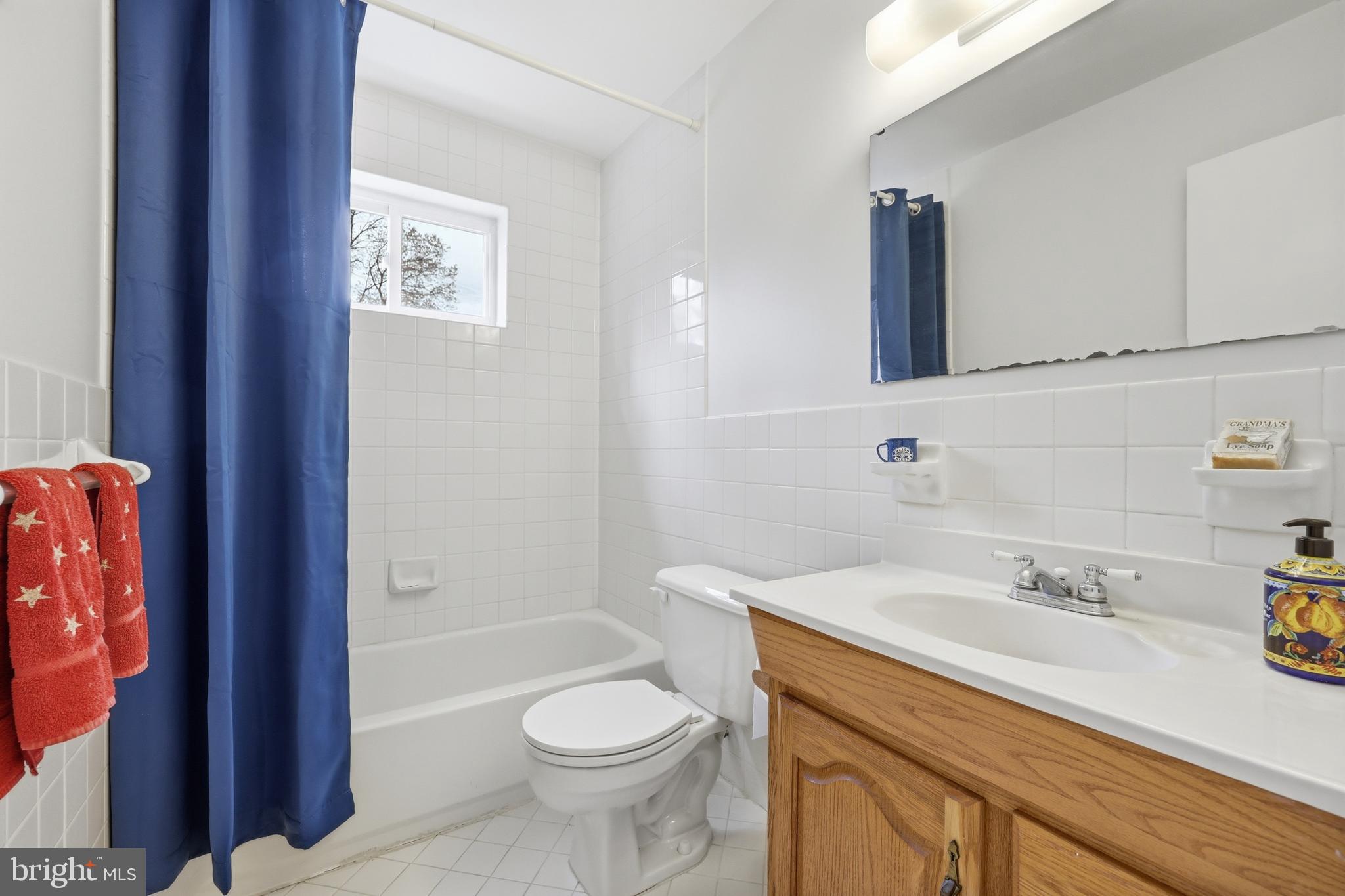 1814 Marymont Road Silver Spring, MD 20906 - Photo 28 of 44 upstairs hall bath