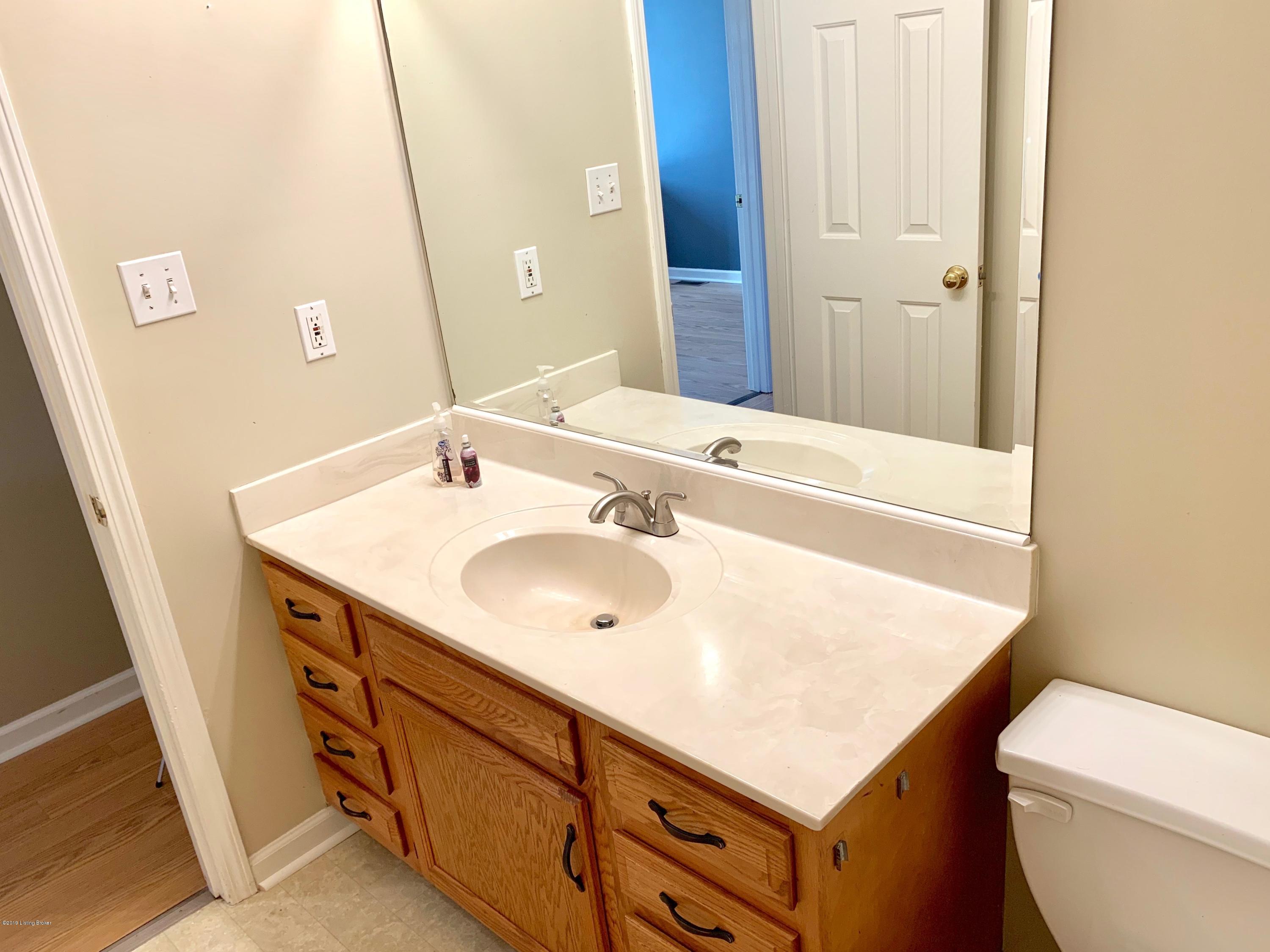 10709 Blue Lick Road Louisville, KY 40229 - Photo 29 of 44 BlueLick hallba2