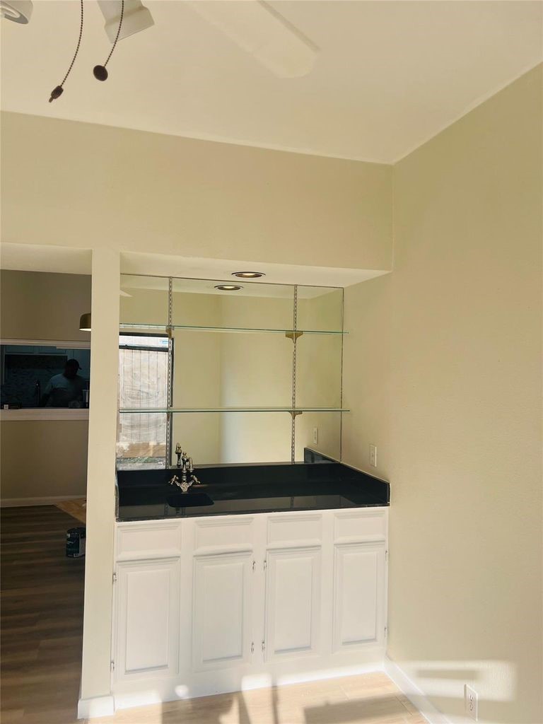 2668 Bering Drive, Unit 2668 Houston, TX 77057 - Photo 11 of 47 a bathroom with a bathtub
