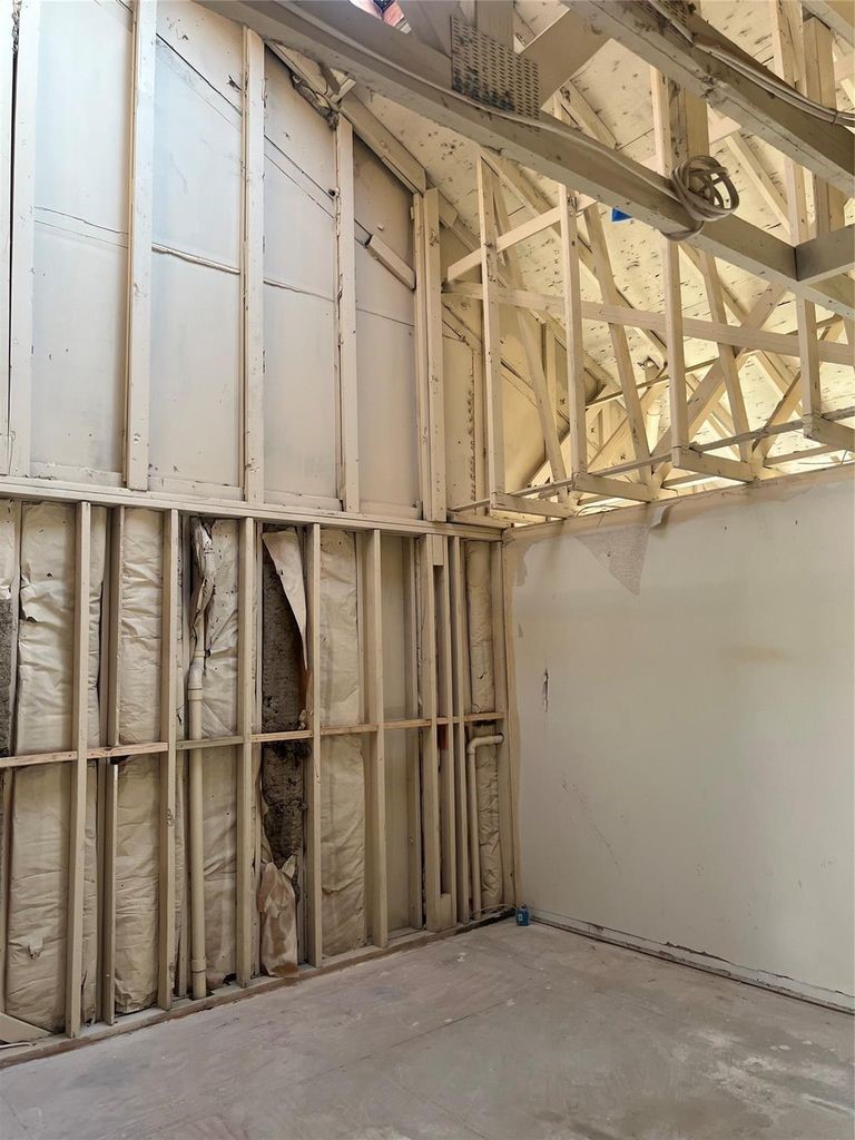 2668 Bering Drive, Unit 2668 Houston, TX 77057 - Photo 32 of 47 a view of an empty room