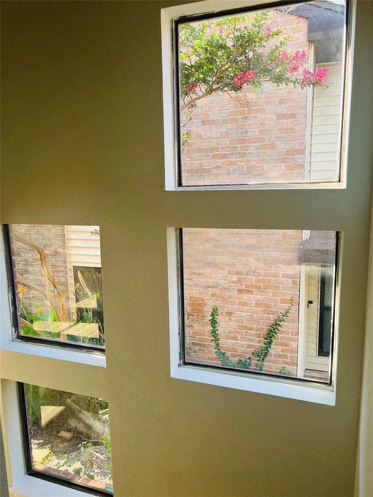 2668 Bering Drive, Unit 2668 Houston, TX 77057 - Photo 9 of 47 a view of a window
