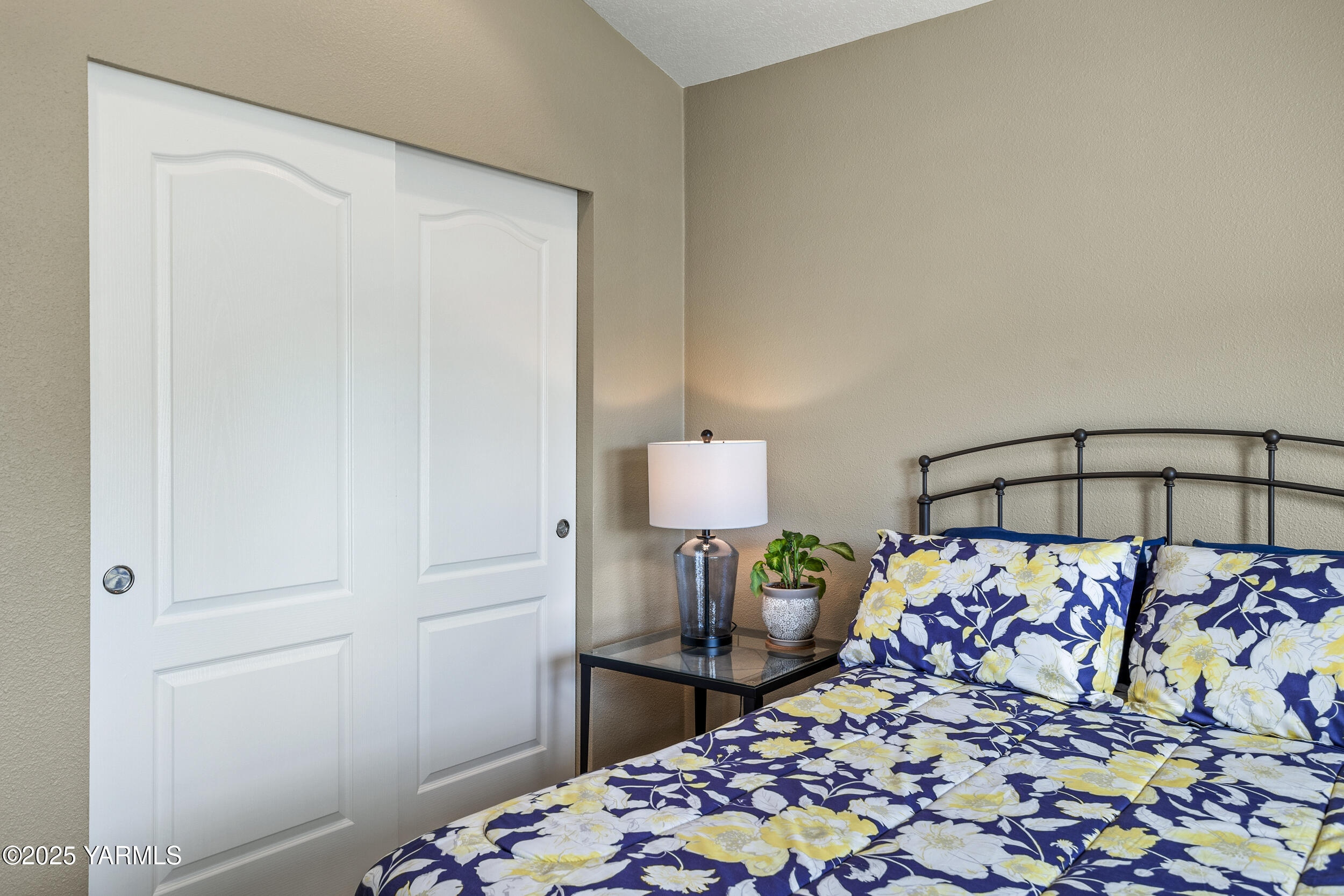 200 Bridle Way, Unit 203 Yakima, WA 98901 - Photo 20 of 36 a bedroom with a bed and a lamp on dresser