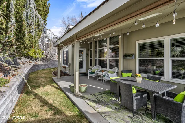 view of an outdoor space with seating area