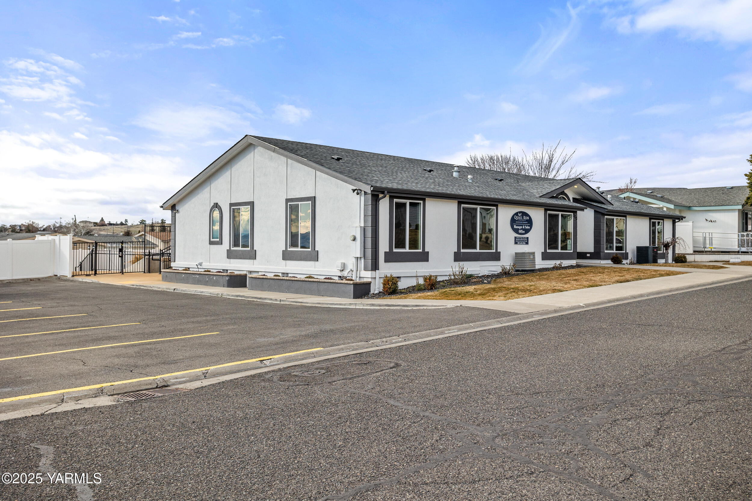 200 Bridle Way, Unit 203 Yakima, WA 98901 - Photo 33 of 36 200BridleWay#203_30
