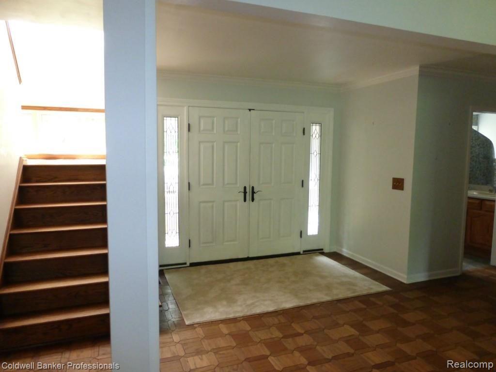 11350 Clark Road Davisburg, MI 48350 - Photo 5 of 46 foyer.jpg