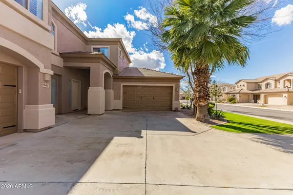 $949,900 | 949 East Benrich Drive, Gilbert, AZ 85295
