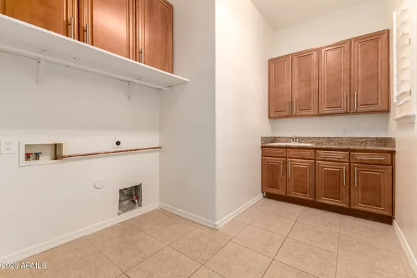 $949,900 | 949 East Benrich Drive, Gilbert, AZ 85295