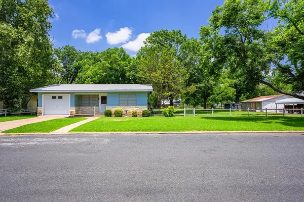 $495,000 | 512 West Peach Street, Fredericksburg, TX 78624