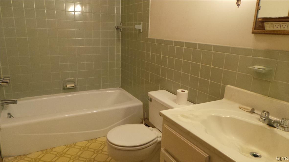 4040 Jacksonville Road Bethlehem, PA 18017 - Photo 8 of 13 Gallery Image 8