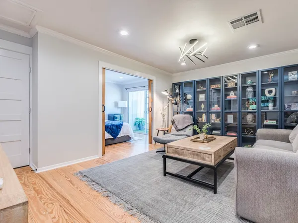 $4,000 | 500 East Riverside Drive, Unit 206, Austin, TX 78704
