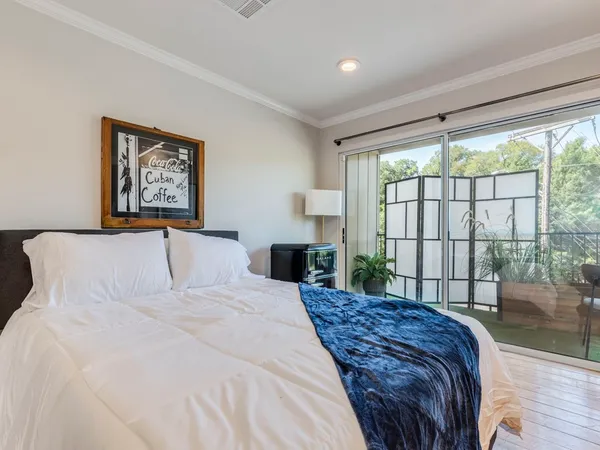 $4,000 | 500 East Riverside Drive, Unit 206, Austin, TX 78704