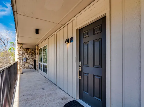 $4,000 | 500 East Riverside Drive, Unit 206, Austin, TX 78704