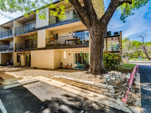 $4,000 | 500 East Riverside Drive, Unit 206, Austin, TX 78704