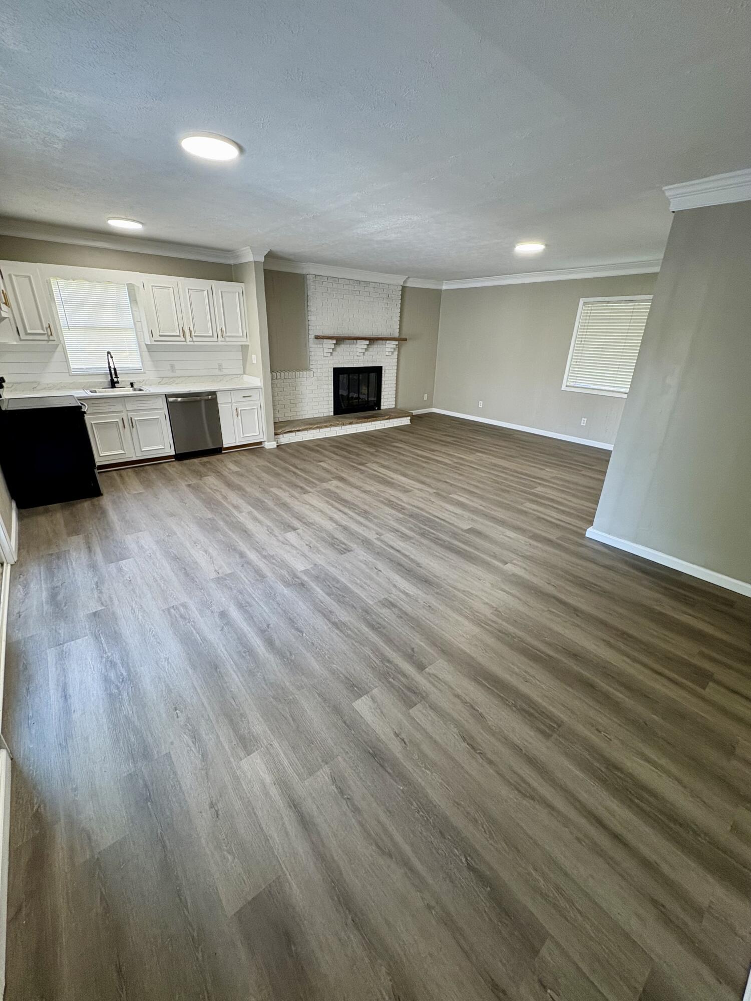 905 McAdoo Street Clinton, TN 37716 - Photo 3 of 29 IMG_1350