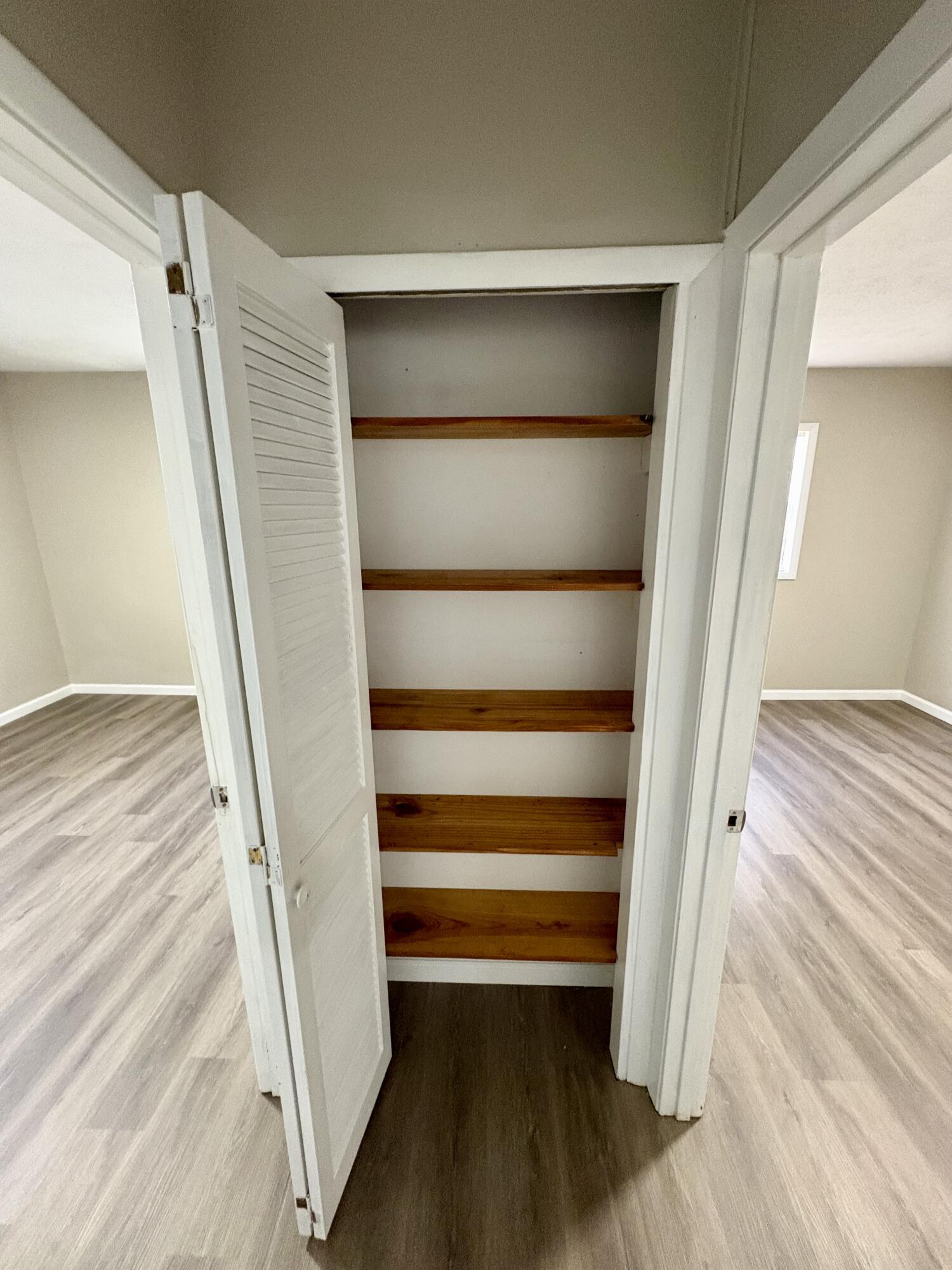 905 McAdoo Street Clinton, TN 37716 - Photo 7 of 29 IMG_1354 (1)