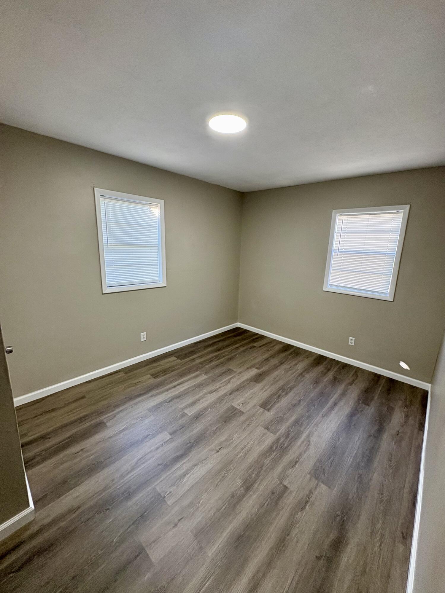 905 McAdoo Street Clinton, TN 37716 - Photo 8 of 29 IMG_1355