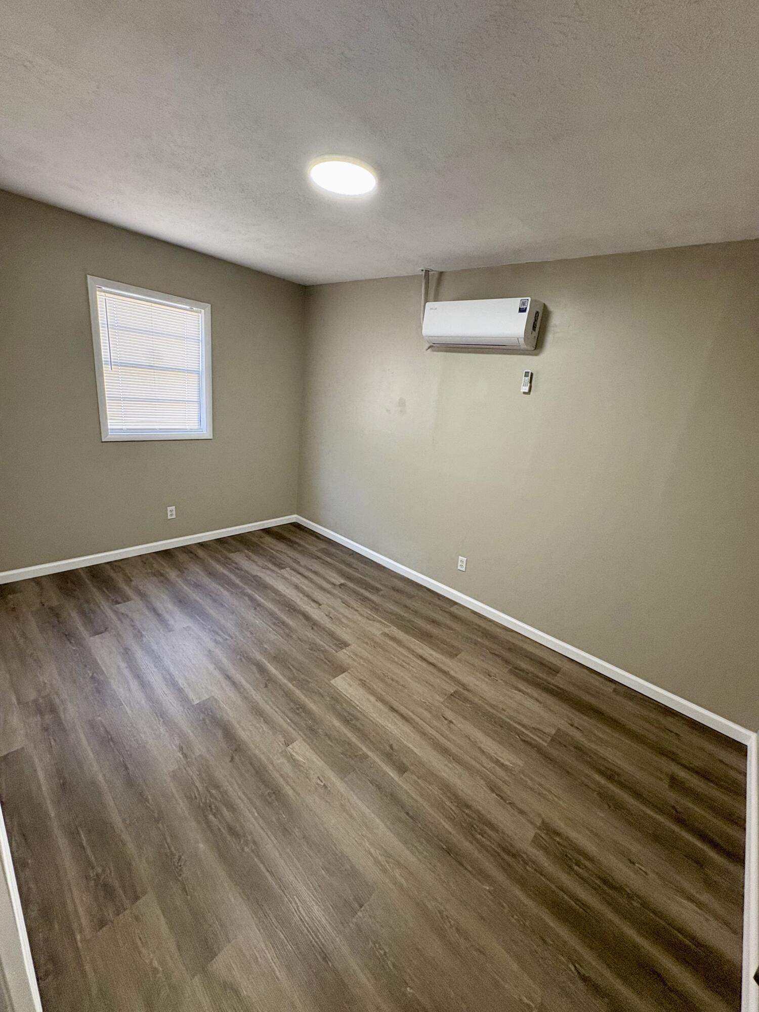 905 McAdoo Street Clinton, TN 37716 - Photo 9 of 29 IMG_1356