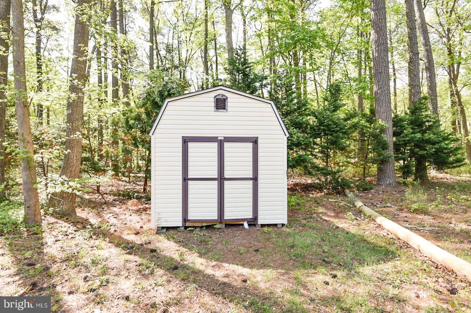 61 Abbyshire Road Ocean Pines, MD 21811 - Photo 6 of 40 a view of a garage