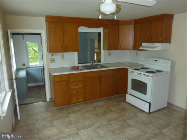 1610 Clearview Road Lansdale, PA 19446 - Photo 3 of 9 Kitchen